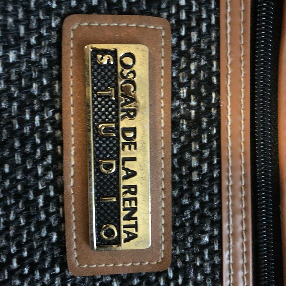 Oscar de la Renta side bag - Picture 2 of 8